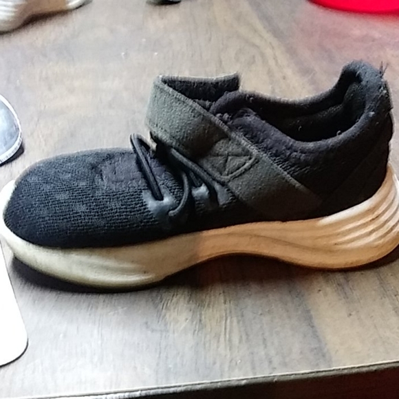 Shoes - Picture 3 of 4